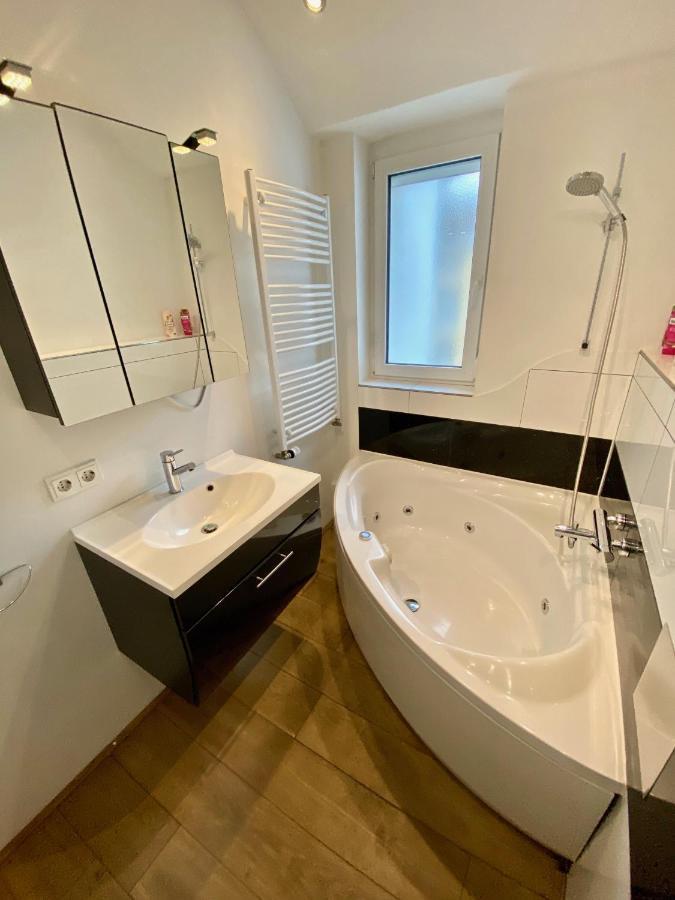 Appartement Luxurioeses Studio Im Zentrum, Balkon, Kamin, Klima à Ravensbourg Extérieur photo